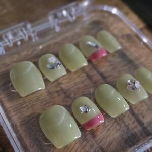 43. Apple Green Rhinestones Press On Nails